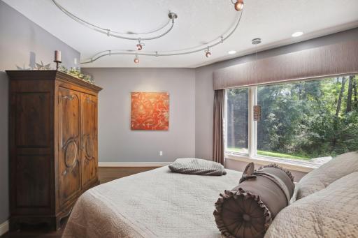9690 Towering Oaks Curve, Prior Lake, MN 55372