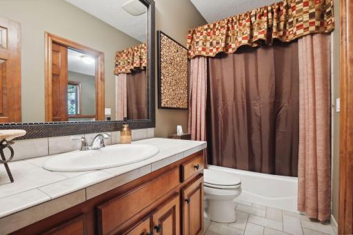 9690 Towering Oaks Curve, Prior Lake, MN 55372