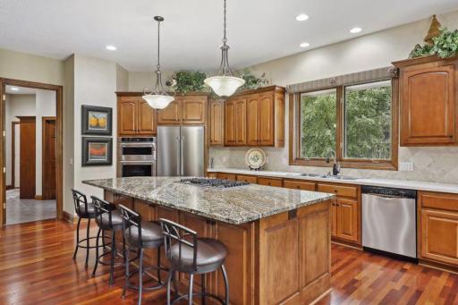 9690 Towering Oaks Curve, Prior Lake, MN 55372