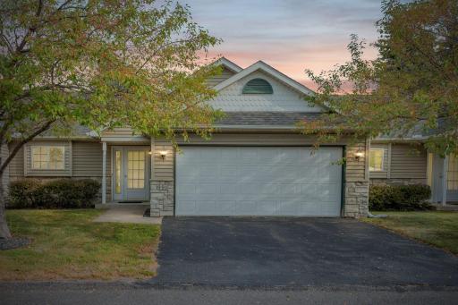 991 County Road D E, Saint Paul, MN 55109
