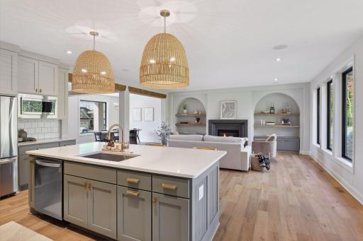 1898 Della Drive, Chanhassen, MN 55317