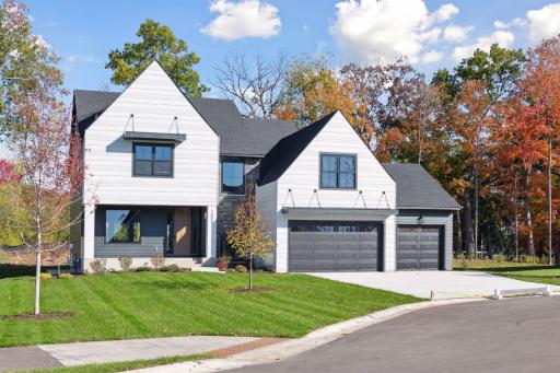 1898 Della Drive, Chanhassen, MN 55317
