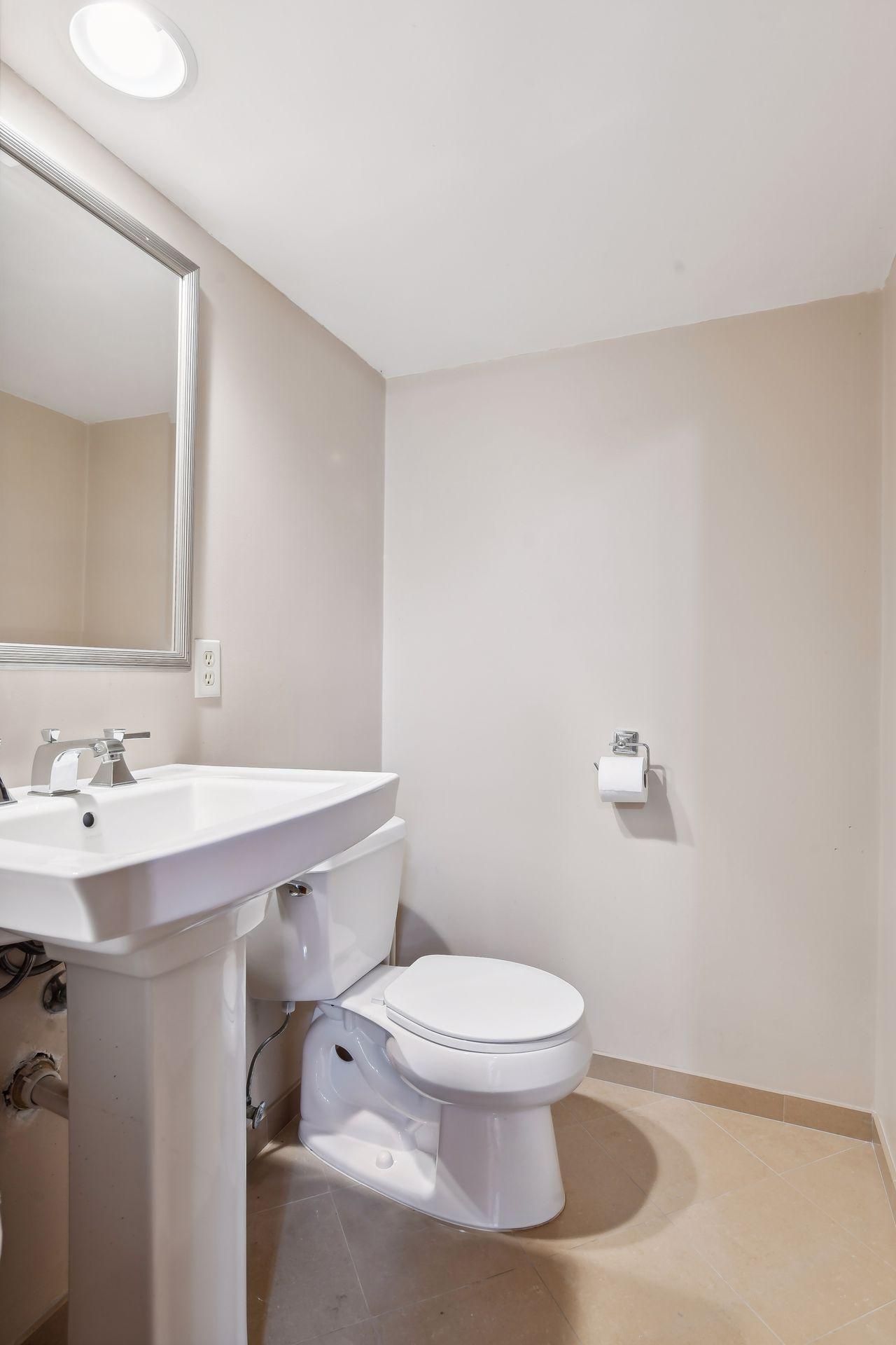 Lower Level 1/2 Bathroom