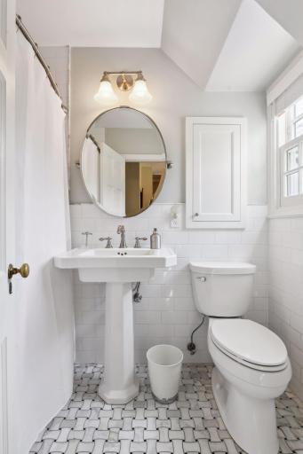 Upper Level Full Bathroom