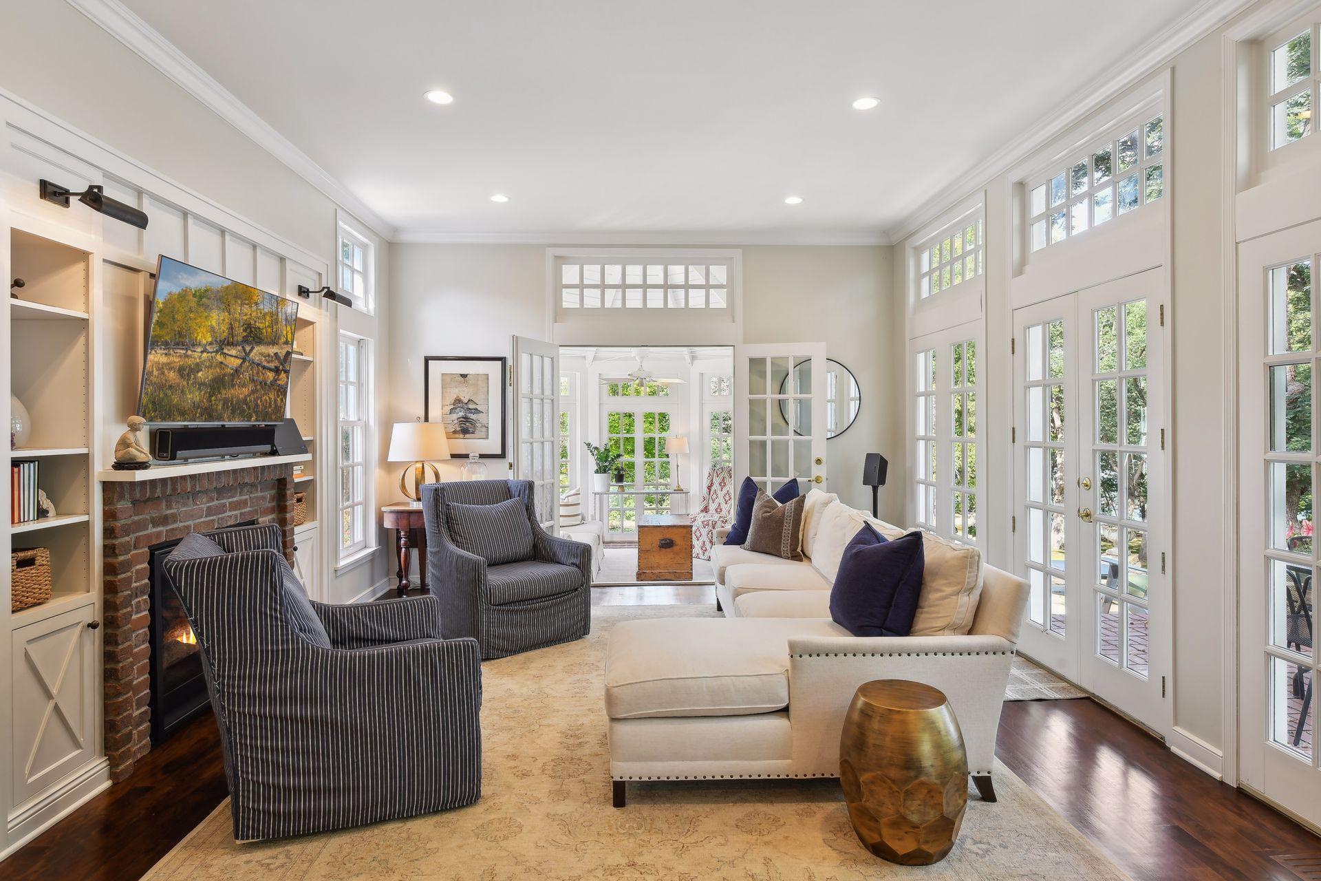Family Room Overlooking Lake