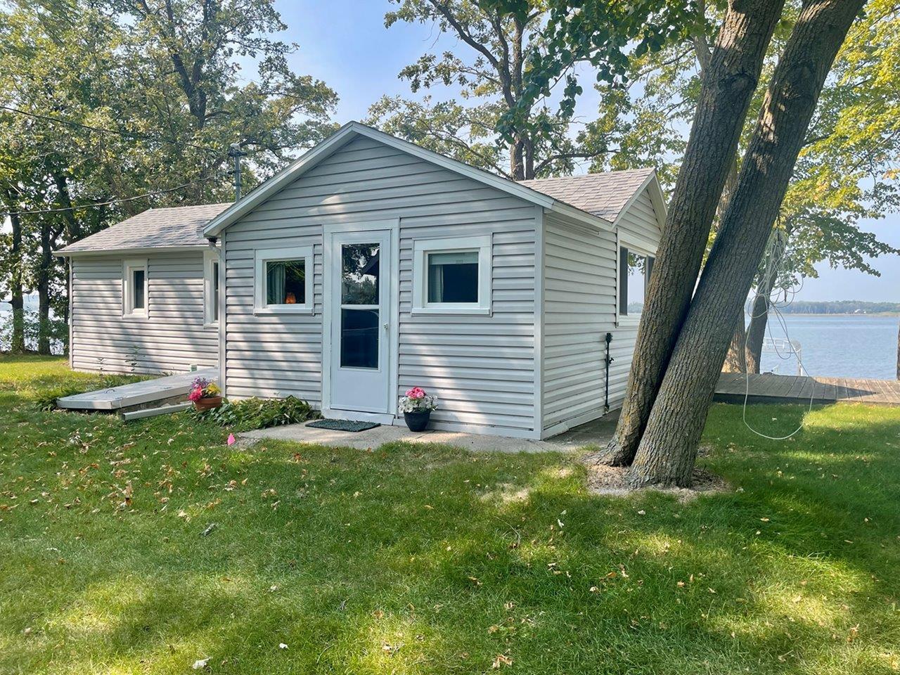 3-Prairie Lake cabin (1).jpg