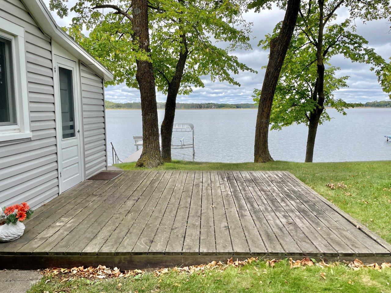 13-Deck with lake view.jpg