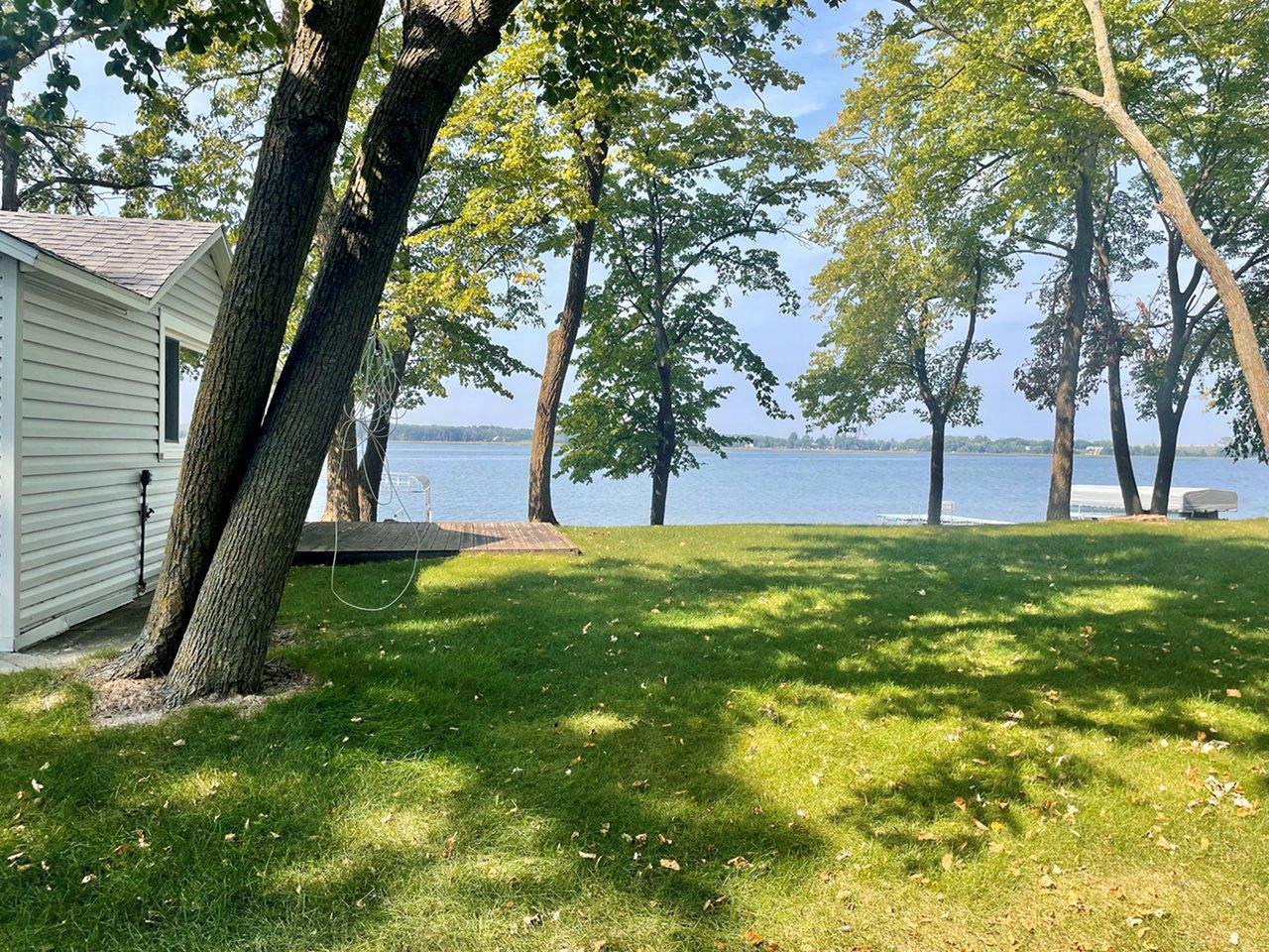 4-Spacious lot with 120' lake frontage (3).jpg