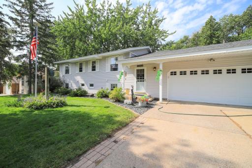 10908 Dahlia Street NW, Coon Rapids, MN 55433