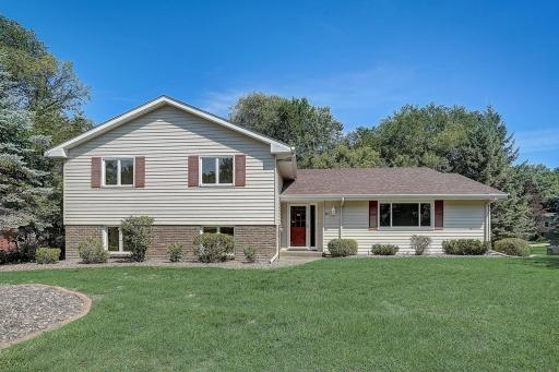 947 Tanglewood Drive, Shoreview, MN 55126
