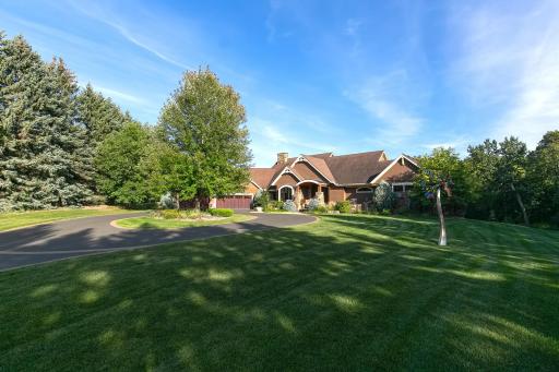 8955 Sunset Trail, Chanhassen, MN 55317