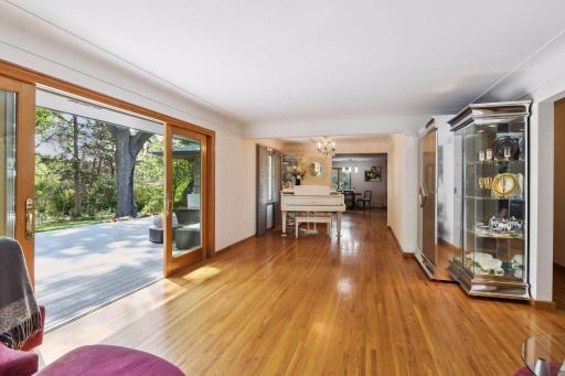 Whether hosting gatherings or enjoying quiet moments, immerse yourself in crystal-clear sound that flows seamlessly throughout the home.