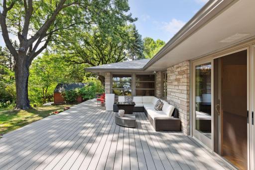 Embrace the beauty of nature while savoring precious moments with loved ones. The perfect setting for unforgettable memories!