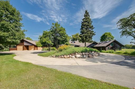 1875 Highsted Drive, Maple Plain, MN 55359