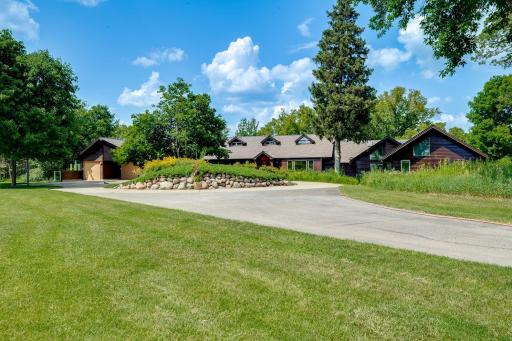 1875 Highsted Drive, Maple Plain, MN 55359