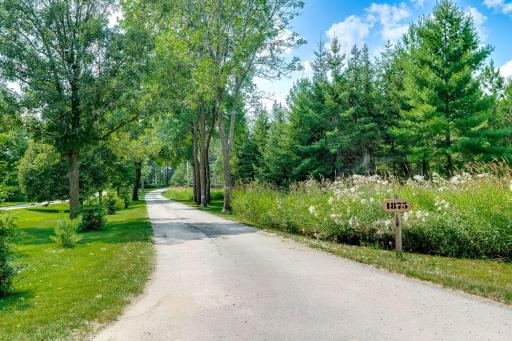 1875 Highsted Drive, Maple Plain, MN 55359