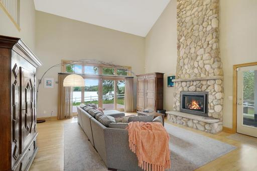 Beautiful Great Room Overlooking the Lake