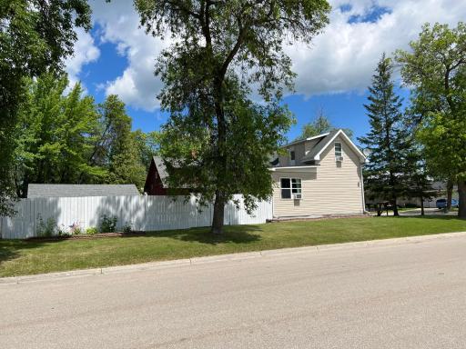 521 1st Avenue SE, Baudette, MN 56623