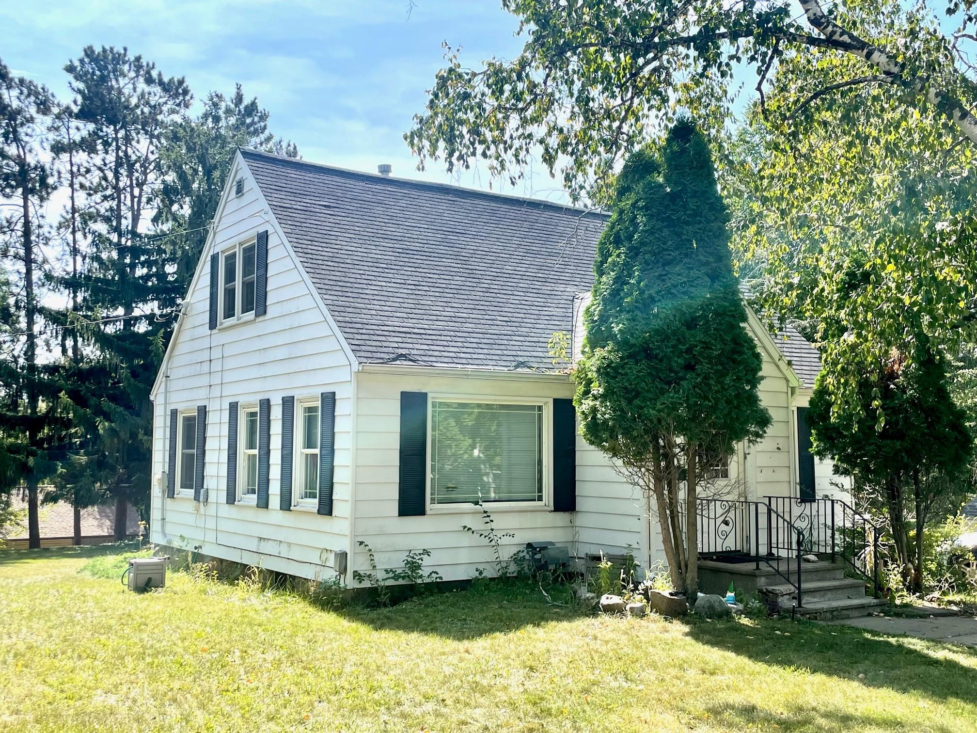 Photo for 1120 12th Avenue E, Menomonie, WI 54751 - Listing #6434496 Well kept southeast Menomonie (4) bedroom / (1) bathroom home located in a quiet neighborhood. Hardwood floor, vinyl windows, circuit breakers, newer water heater and convenient location to shopping and churches. Nice corner lot!