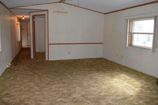 916 Reserve Avenue N, Thief River Falls, MN 56701