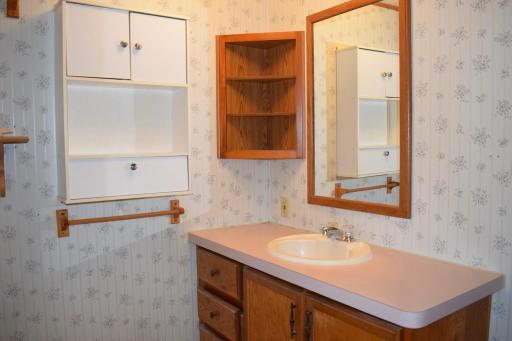 916 Reserve Avenue N, Thief River Falls, MN 56701