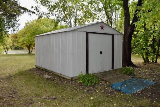 916 Reserve Avenue N, Thief River Falls, MN 56701