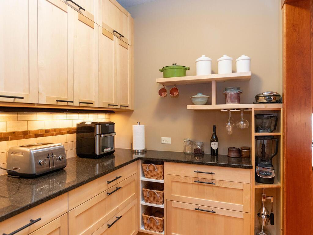 Nearby Awesome Butler Pantry