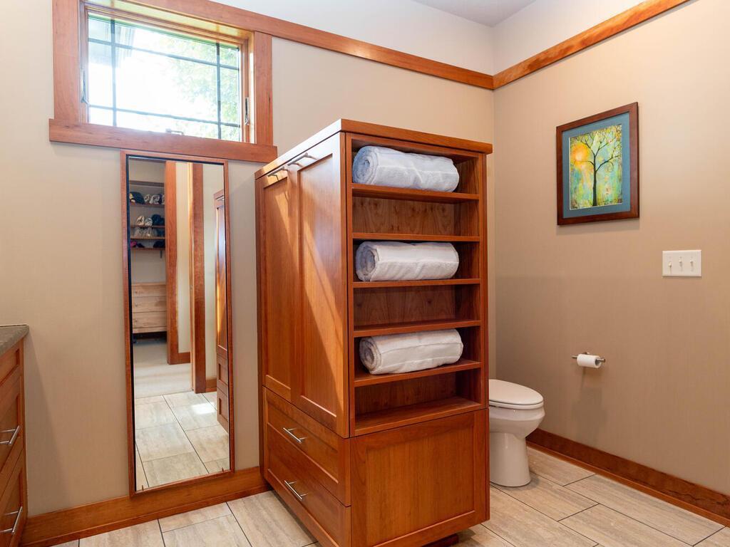 Owner' Ensuite BA Linen Storage