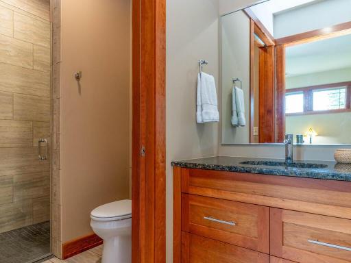 515 Lakeside Drive S, Bayport, MN 55003