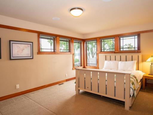 515 Lakeside Drive S, Bayport, MN 55003