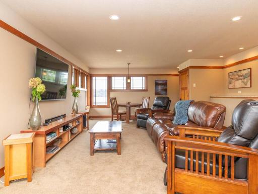 515 Lakeside Drive S, Bayport, MN 55003