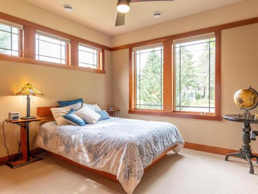 515 Lakeside Drive S, Bayport, MN 55003
