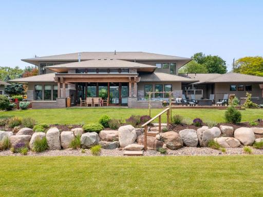 515 Lakeside Drive S, Bayport, MN 55003