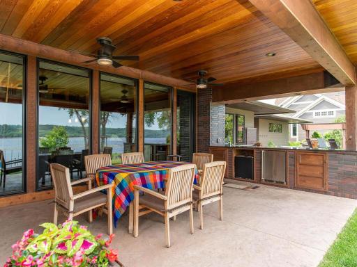 515 Lakeside Drive S, Bayport, MN 55003