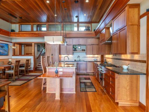 515 Lakeside Drive S, Bayport, MN 55003