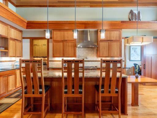 515 Lakeside Drive S, Bayport, MN 55003