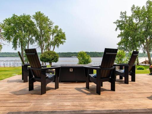 515 Lakeside Drive S, Bayport, MN 55003