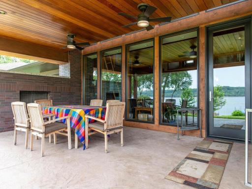 515 Lakeside Drive S, Bayport, MN 55003