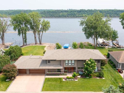 515 Lakeside Drive S, Bayport, MN 55003