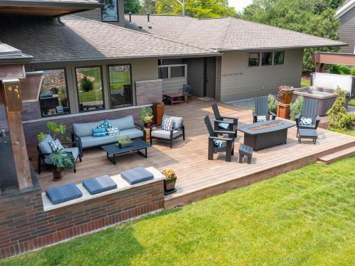 515 Lakeside Drive S, Bayport, MN 55003
