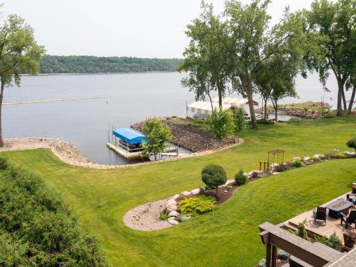 515 Lakeside Drive S, Bayport, MN 55003