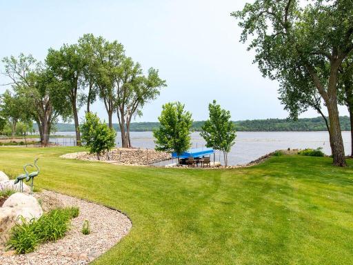 515 Lakeside Drive S, Bayport, MN 55003