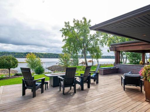 515 Lakeside Drive S, Bayport, MN 55003