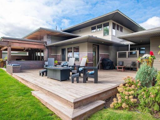 515 Lakeside Drive S, Bayport, MN 55003