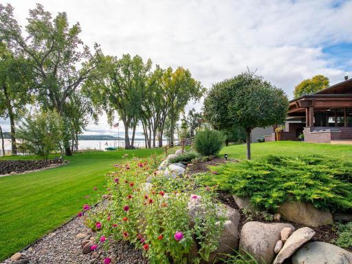 515 Lakeside Drive S, Bayport, MN 55003