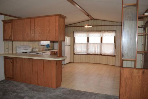 526 Greenwood Street E, Thief River Falls, MN 56701