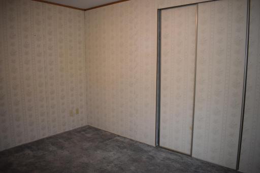 526 Greenwood Street E, Thief River Falls, MN 56701