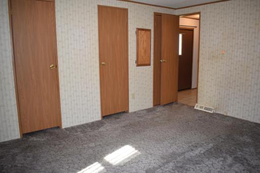 526 Greenwood Street E, Thief River Falls, MN 56701