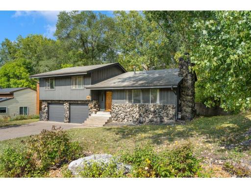 180 Woodridge Drive, Vadnais Heights, MN 55127