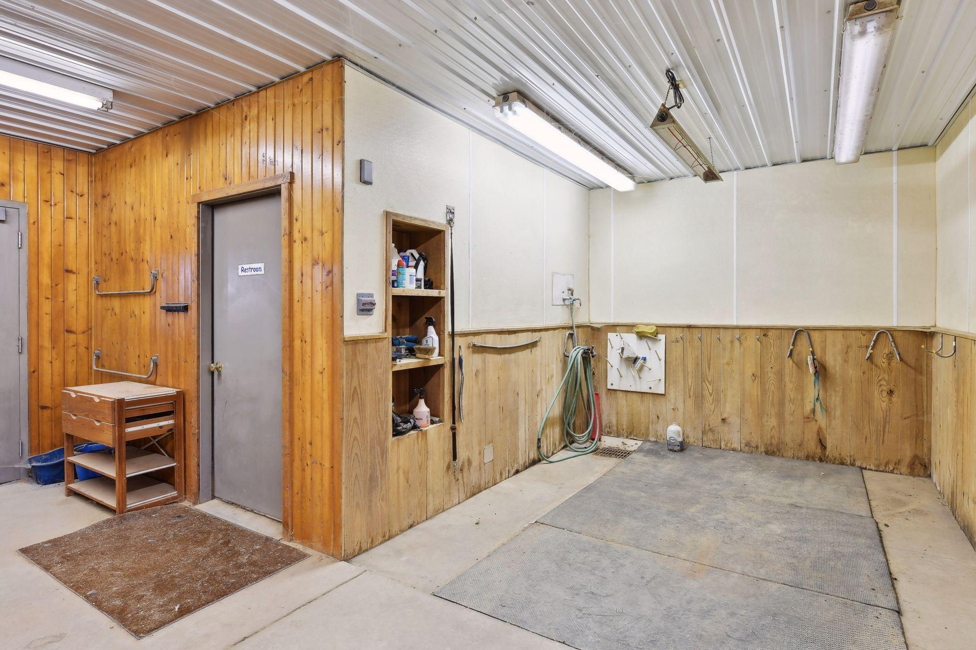 Indoor washing station